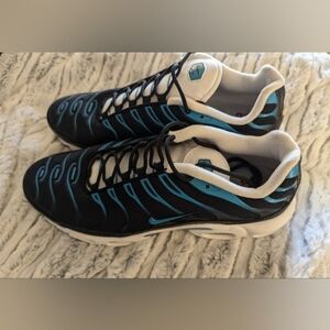 NIKE AIRMAXES LASER... NEW